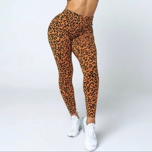 NWT - Lici Fit Lavish High Waist Scrunch Leggings